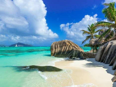 Solve World's Iconic Beaches (#4) jigsaw puzzle online with 30 pieces